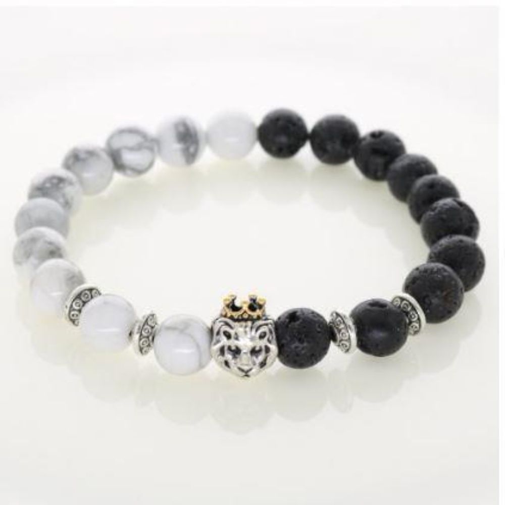 BLACK WHITE LION